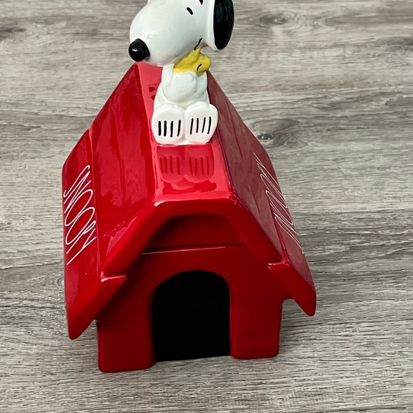 Rae Dunn Snoopy Red Ceramic cookie jar dog house - Picture 2 of 6